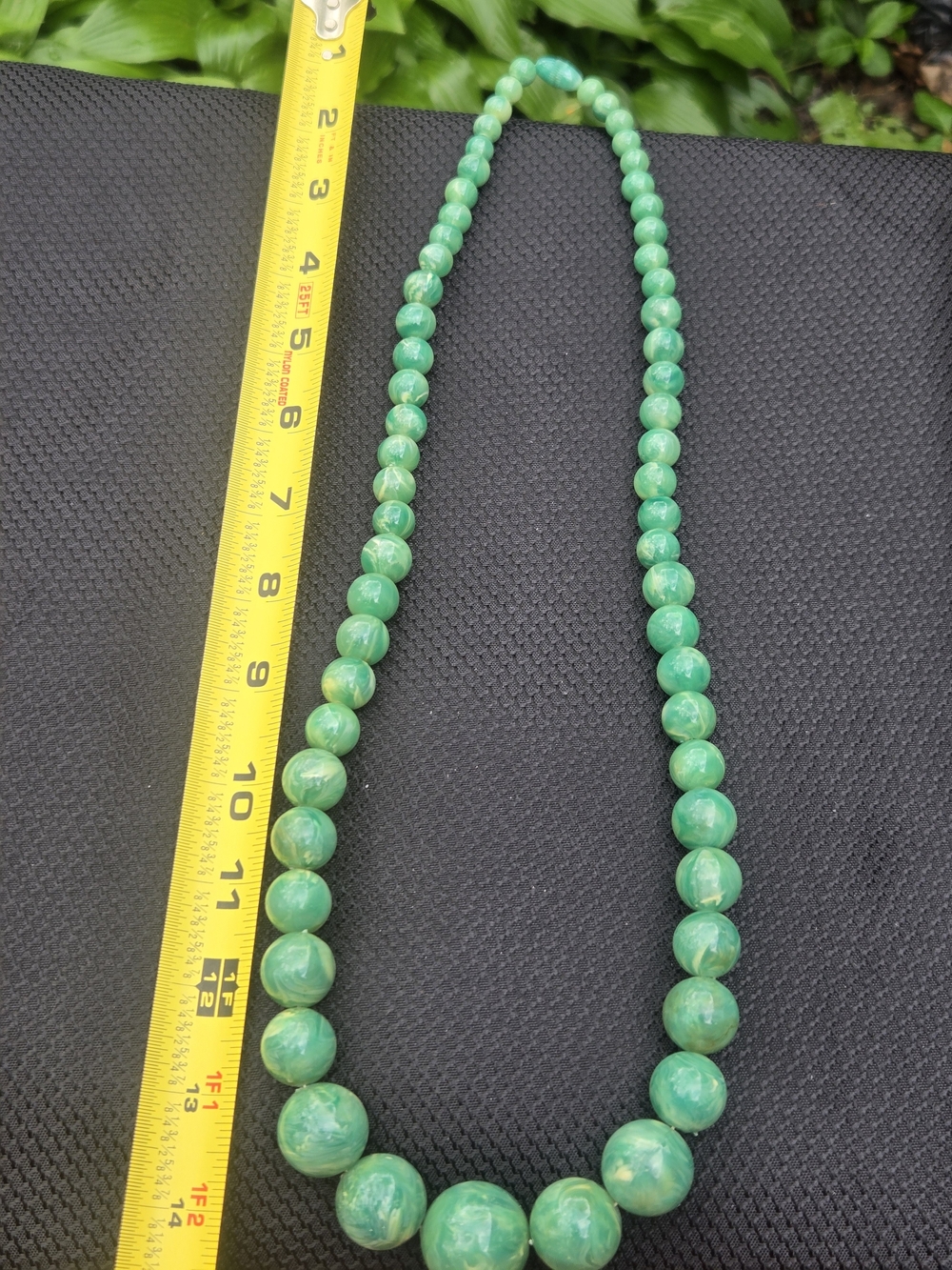 Vtg Green Plastic Neclace.